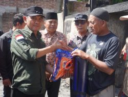 Wakil Bupati Sumbawa Serahkan Bantuan kepada Korban Kebakaran di Dusun Hijrah