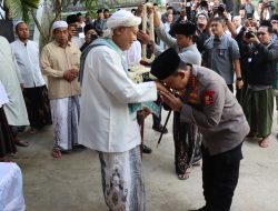 Perkuat Sinergi Jaga NKRI, Kapolri Silaturahmi dengan Sesepuh Ponpes Al-Hamidy Banyuanyar