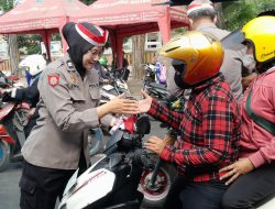 Sambut HUT ke-80 RI, Polresta Sidoarjo Bagikan Bendera Merah Putih Serentak