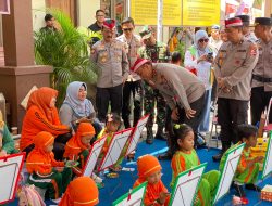 Wakapolri Beri Perhatian Khusus Kepada Biarawati dan Lansia di Bakti Sosial Polsek Genuk