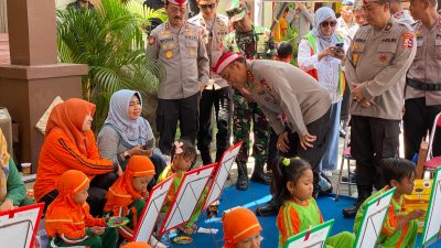 Wakapolri Beri Perhatian Khusus Kepada Biarawati dan Lansia di Bakti Sosial Polsek Genuk