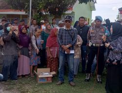 ‎Warga Desa Dempelan Demonstrasi Tuntut Perangkat Desa Mengundurkan Diri