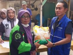 Gus Makruf, Anggota DPRD Kabupaten Mojokerto dari PAN Berikan Bantuan Beras kepada Driver Ojol