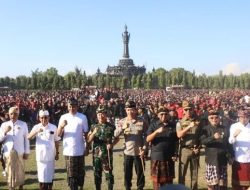 Kapolda Bali Hadiri Apel Gelar Agung Pecalang, Komitmen Menjaga Keamanan di Pulau Dewata