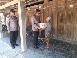 Kepedulian Polres Wonogiri, Polsek Selogiri Gelar Jumat Berkah untuk Warga Kurang Mampu