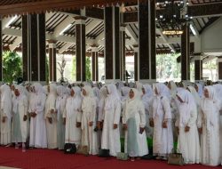 Ratusan Muslimat NU Sidoarjo Peringati Maulid Nabi Bersama Bupati Subandi, Ajak Jaga Bumi dan Persaudaraan