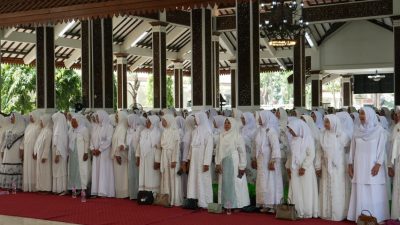 Ratusan Muslimat NU Sidoarjo Peringati Maulid Nabi Bersama Bupati Subandi, Ajak Jaga Bumi dan Persaudaraan