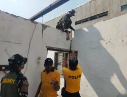 Sinergitas TNI-Polri di Krian, Renovasi Rumah Warga Sebagai Wujud Kepedulian Sosial