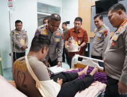 Waka Polda Jateng Beri Dukungan Moril Pada Lima Personel yang Dirawat Usai Tangani Kerusuhan di Semarang