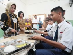 Walikota Ning Ita Pantau Distribusi MBG di Sekolah, Pastikan Menunya Fresh dan Sehat