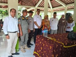 99 Guru Ngaji di Desa Dukuh Dempok Terima Insentif dari Bupati Jember