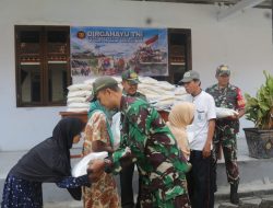 Baksos HUT ke-80 TNI, Kodim Ponorogo Bagikan Ribuan Paket Sembako Kepada Warga