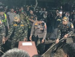 Satu Jenazah Santri Korban Runtuhnya Bangunan Ponpes Al Khoziny Berhasil Diidentifikasi, Kapolsek Buduran Turut Antar ke Pemakaman