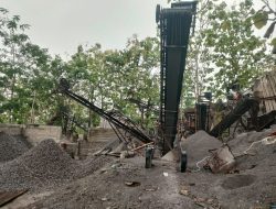Diduga Tak Berizin, Perusahaan Stone Crusher Suplai Material Batu Split Proyek Peningkatan Jalan Umum Bulukerto – Poncol