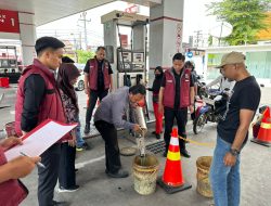 Polisi dan Disperindag Sidoarjo Sidak Sejumlah SPBU, Pastikan Kualitas Pertalite Sesuai Standar