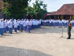 Serentak, Babinsa Kodim Bojonegoro Gelar Penguatan Bela Negara Dikalangan Pelajar