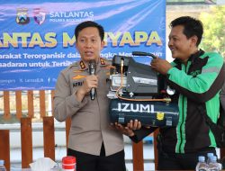 Kapolres Bojonegoro Beri Bantuan, Ajak Ojol Jaga Kamtibmas