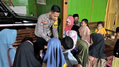 Polri Peduli, Bhabinkamtibmas Polsek Kradenan Beri Al-Qur’an dan Pesan Kamtibmas ke Tempat Mengaji