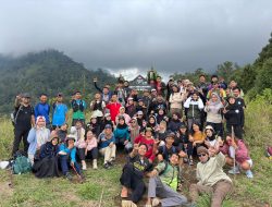 Dukung Aksi Berdaya Alam Negeri, Perhutani Lawu Ds dan LMI Madiun Tanam Pohon di Bukit Pangangonan