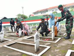 Dandim Ponorogo Pimpin Ziarah Rombongan Peringati Hari Pahlawan Tahun 2025