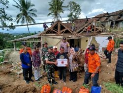 Dandim dan Pj. Bupati Ponorogo Langsung Sambangi Warga Korban Tanah Longsor