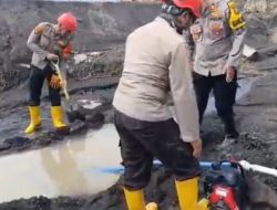 Polda Jatim Bantu Bersihkan Endapan Lahar Dingin Pasca Erupsi Gunung Semeru