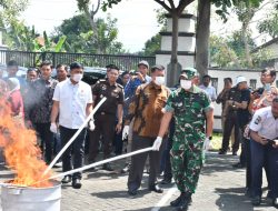 Dandim Ponorogo Hadiri Pemusnahan Barang Bukti Kejahatan di Kantor Kejari