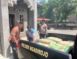 Jumat Berkah, Polsek Ngadirojo Salurkan Bantuan Bahan Bangunan untuk Musholla SDN 4 Gedong