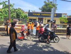 Polsek Tanggulangin Gandeng Komunitas Bagikan Makanan Jumat Berkah