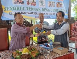 Dinas PMD Provinsi Jatim Bersama Profesor Maftuch Meresmikan Bengkel Ternak Desa Gunungsari