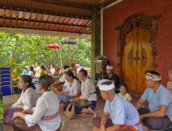 Polresta Sidoarjo Gelar Ibadah Hari Raya Kuningan di Pura Kertha Bumi Bhayangkara