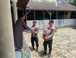 Polsek Slogohimo Gelar Jumat Berkah, Salurkan Bantuan ke Ponpes Al Imam Asy Syafii