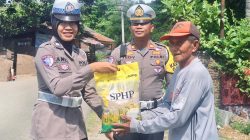 Jumat Berkah, Satlantas Polres Bima Kota Salurkan Bantuan untuk Warga Pemukul Batu