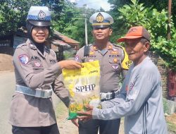 Jumat Berkah, Satlantas Polres Bima Kota Salurkan Bantuan untuk Warga Pemukul Batu