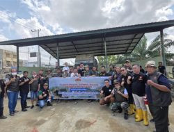 TKN Kompas Nusantara, KISS dan Bankom Naga Karimata Membagikan Berkat Pada Korban Banjir