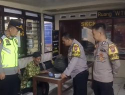 Salah Jurusan Saat Perjalanan, Lansia Asal Magetan Diantar Polisi Kembali ke Keluarga