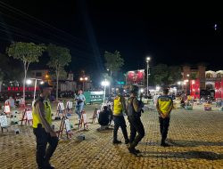Personel Pos Terpadu Ops Lilin Candi 2025 Polres Wonogiri Intensifkan Patroli Malam di Alun-alun Giri Krida Bhakti