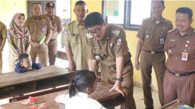 Bupati Lampura Dr. Ir. Hamartoni Ahadis Tinjau Sekolah Ambruk, Prioritaskan Keselamatan Siswa