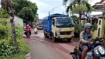 Truk Muatan Galian C Dusun Pancoran Rogojampi Hancurkan Jalan Desa