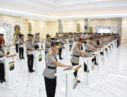 32 Pamen Polda Jateng Mengikuti Sertijab, 13 Kapolres Berganti