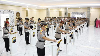 32 Pamen Polda Jateng Mengikuti Sertijab, 13 Kapolres Berganti