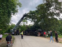 Truk Tronton Terguling di Jalan Wonogiri–Jatipuro, Polisi Pastikan Tidak Ada Korban Jiwa