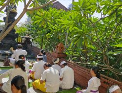 Pura Kertha Bumi Bhayangkara Gelar Ibadah Suci Tilem
