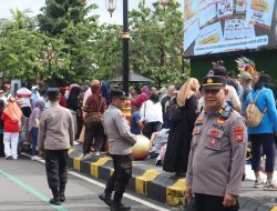 Polres Madiun Kota Berikan Pelayanan Humanis dalam Aksi Damai Relawan Dukung Wali Kota Nonaktif