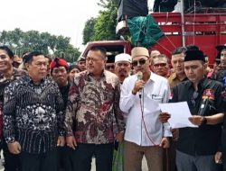 Seratusan Massa dari 17 Ormas Datangi DPRD Sidoarjo, Dorong Islah Bupati dan Wakil Bupati