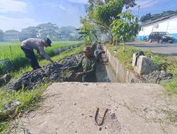 Polsek, Koramil dan Kecamatan Kalitidu Gelar Karya Bakti Antisipasi Banjir
