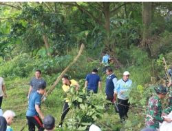 Bupati Setyo Wahono Bersama Jajaran Kerja Bakti Bersih-bersih Lingkungan