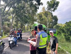 Mendahului Lewati Marka, Motor Tabrak Elf di Genukharjo, Tiga Orang Luka Ringan