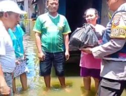 Bhabinkamtibmas Tanjungsari Polsek Taman Kunjungi Warga Terdampak Banjir, Salurkan Bantuan Sembako di Dusun Dodokan