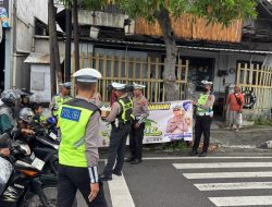 Sat Lantas Polres Wonogiri Bagikan 200 Takjil di Jalan Sudirman, Ajak Warga Tertib Lalu Lintas